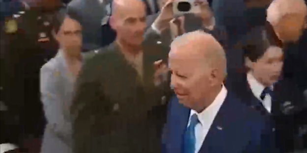 Bunak Biden yaptı yine yapacağını: Her şeyi unutup ayrıldı