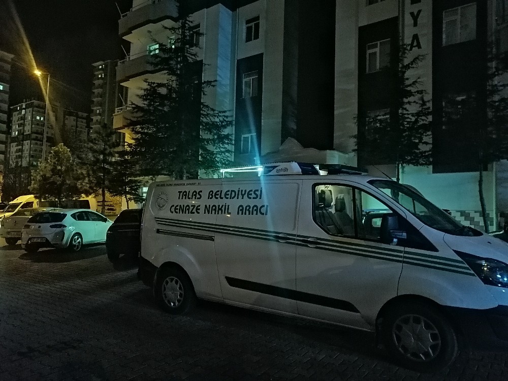 Bunalıma girdi, kendini astı 