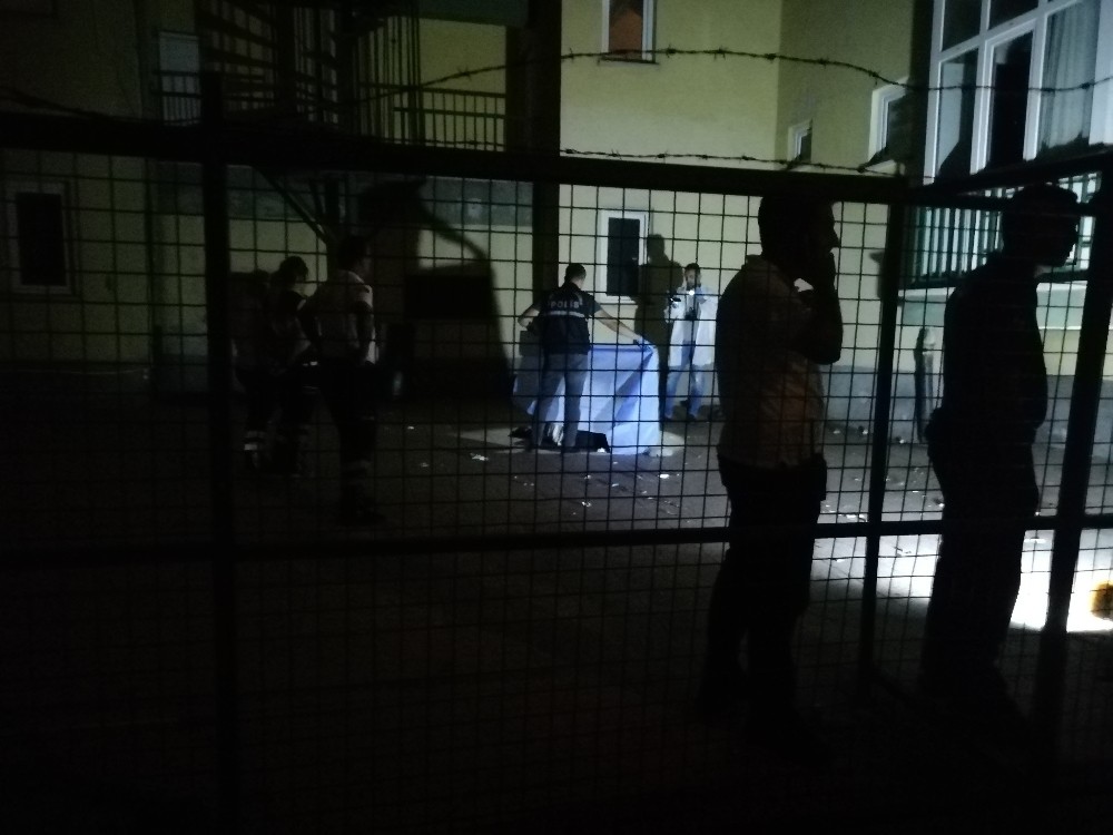 Bunalıma giren kadın 7. kattan atlayarak intihar etti. 