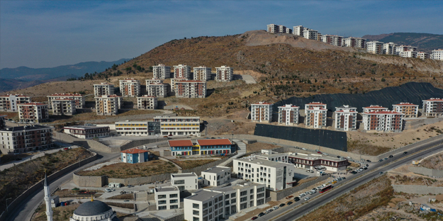 Bundan tam 3 yıl önce yaşanmıştı! İzmir yeniden inşa edildi! 3887 konut teslim edildi...