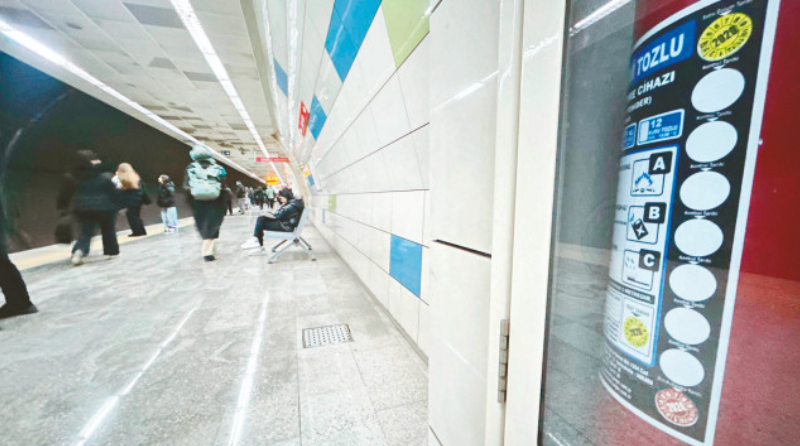 Bunlar da ne Mansur? Ankara metrosunda yangın tüpleri 2016’dan kalma