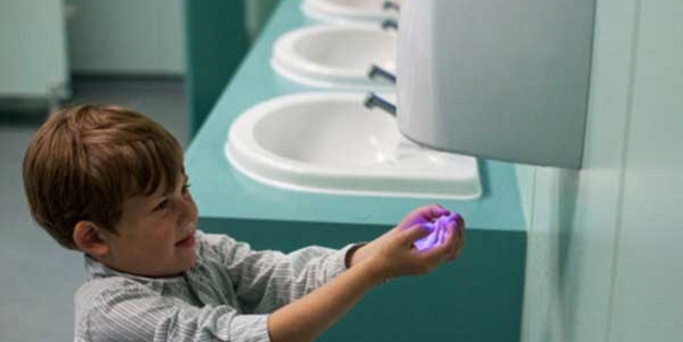 Bunlar el kurutmuyor, bi'ton mikrop üfürüyormuş!