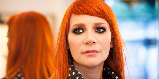 Bunlar hep ayyaşlıktan... Sözde sanatçı, barda kadının kafasında şişe kırdı!