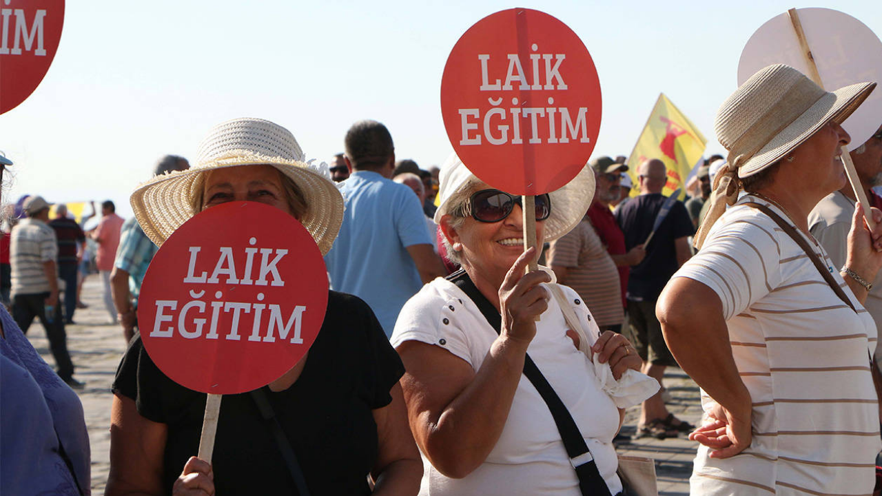 Bunlar ikiyüzlülüğü şiar edinmiş! Laiklik değil, bakın ne istiyorlar..