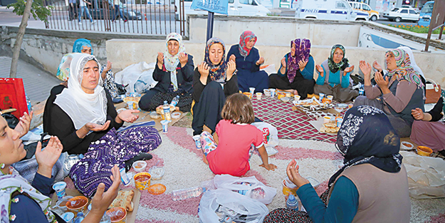 Bunlar kadın değil miydi?