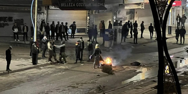 Bunlar mı barışçıl gösteriler? Mazlumder’in PKK sempatizanlarını savunma damarı kabardı!