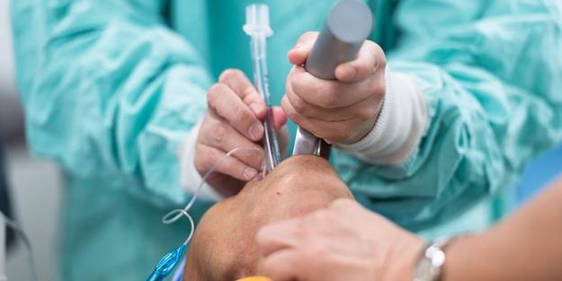 Bunlar nasıl doktor? Kan donduran diyalog! Entübe olan vatandaşların sağlığıyla 'zevkle' oynadıklarını itiraf ettiler