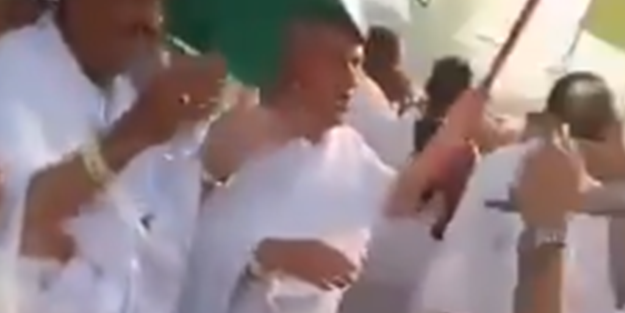 Bunlar nasıl hacı adayı? Mekke'de Türkiye'ye karşı büyük alçaklıkhttps://www.yeniakit.com.tr/foto-galeri/bunlar-nasil-haci-adayi-mekkede-turkiyeye-karsi-buyuk-alcaklik-86440