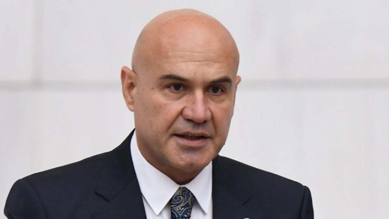 Bunlar yalanı atıp ortadan kaybolurlar! Özür dileyecek misin şimdi utanmaz adam? Turhan Çömez’den Erdoğan’a ayakkabı iftirası