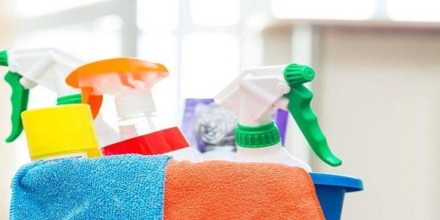 Bunu aynalara, tezgah ve ahşap altına sürmeyin! Kritik uyarı: Beyaz sirke ile sakın böyle yapmayın! Kötü muamele