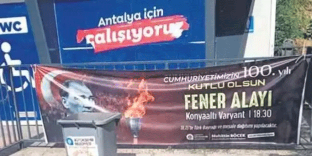 Bunu başkası yapsa neler olurdu neler! CHP’den tuvalet etrafına Mustafa Kemal afişi