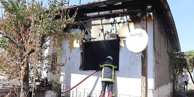 Bunu da gördük! Ev sahibine kızan kiracı evi yakıp kaçtı...
