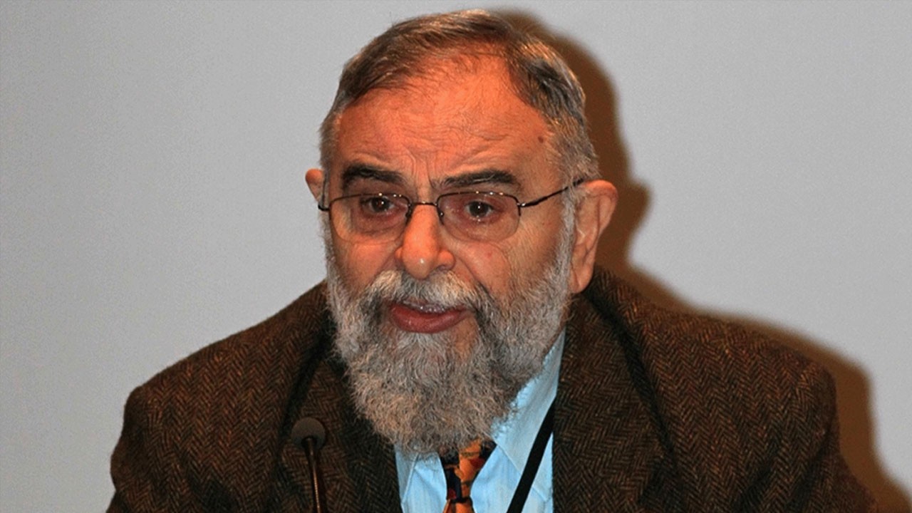 Bunu da gördük… “Mete Tunçay kültürel Müslüman’dı, taharet alırdı”