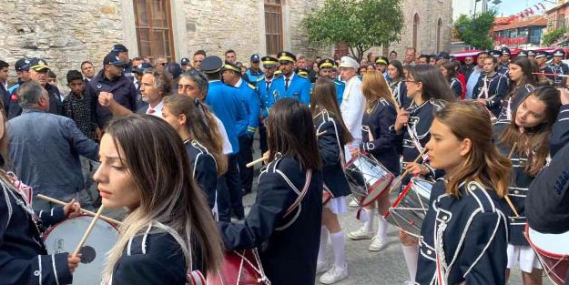 Bunu kepazeliği fondaş medyada göremezsiniz! Gençlere 19 Mayıs'ı zehir etti