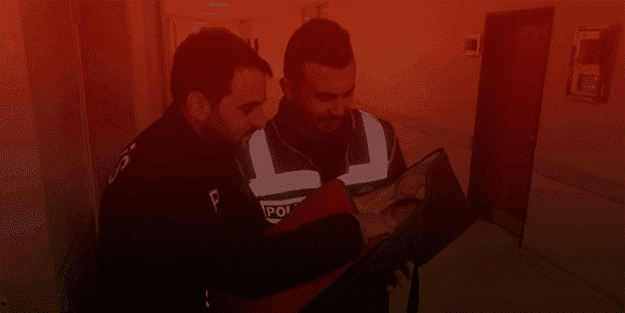 Bunu yapan insan olamaz! Telefon gelir gelmez polis harekete geçti… 20 günlük bebeği…