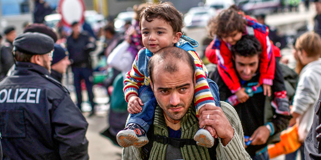 Bunu yapanlar insan olamaz: Mültecilere kafes işkencesi!