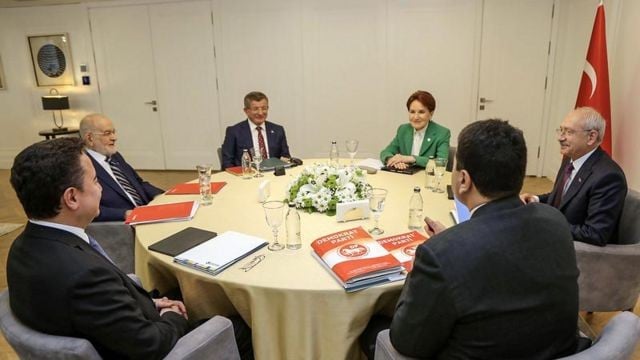 Bunun adı darbe!