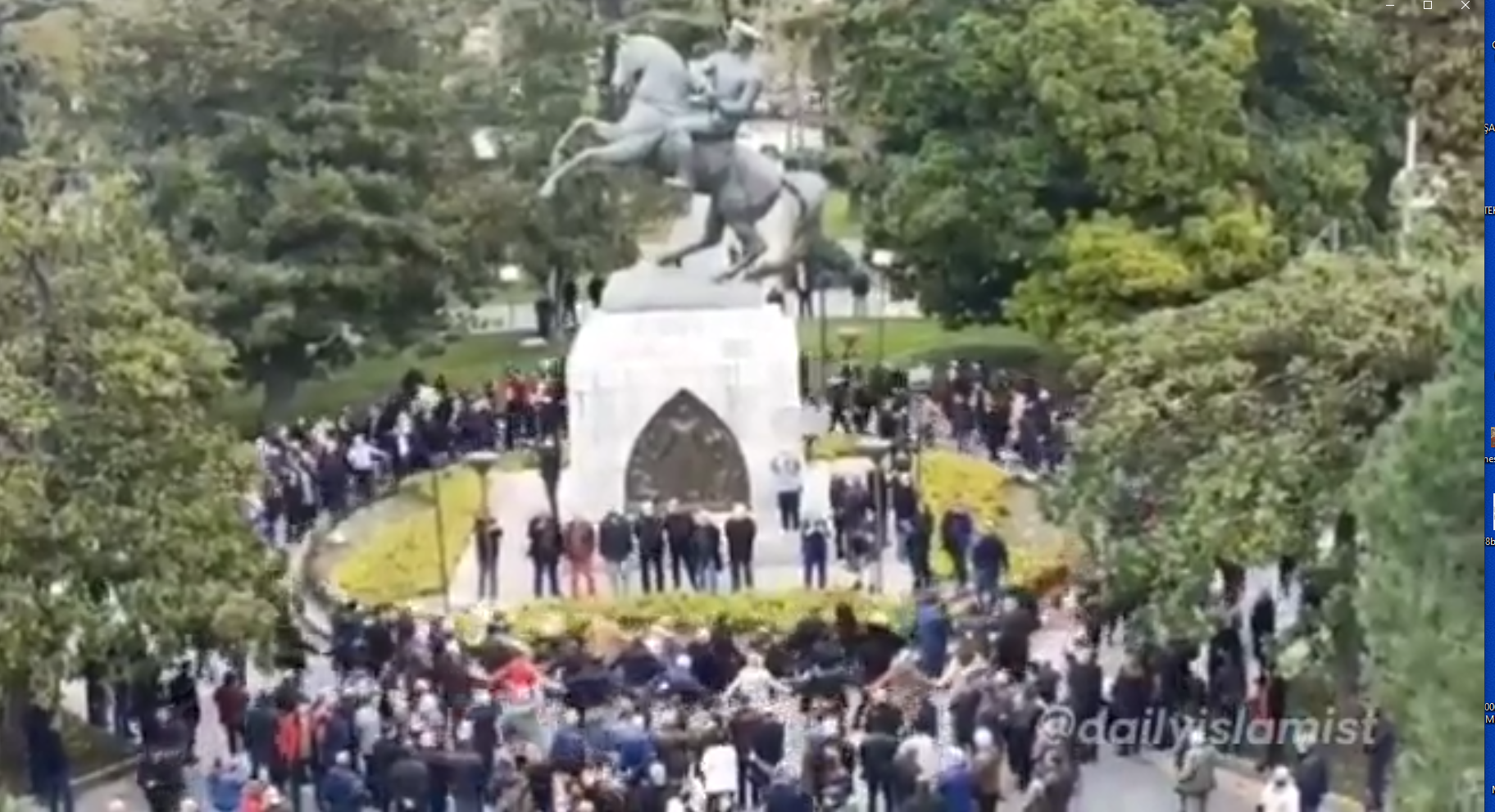 Bunun adı ‘Putperestlik’ değil de nedir? Atatürk heykeli etrafındaki tavaf görüntüleri tepki çekti