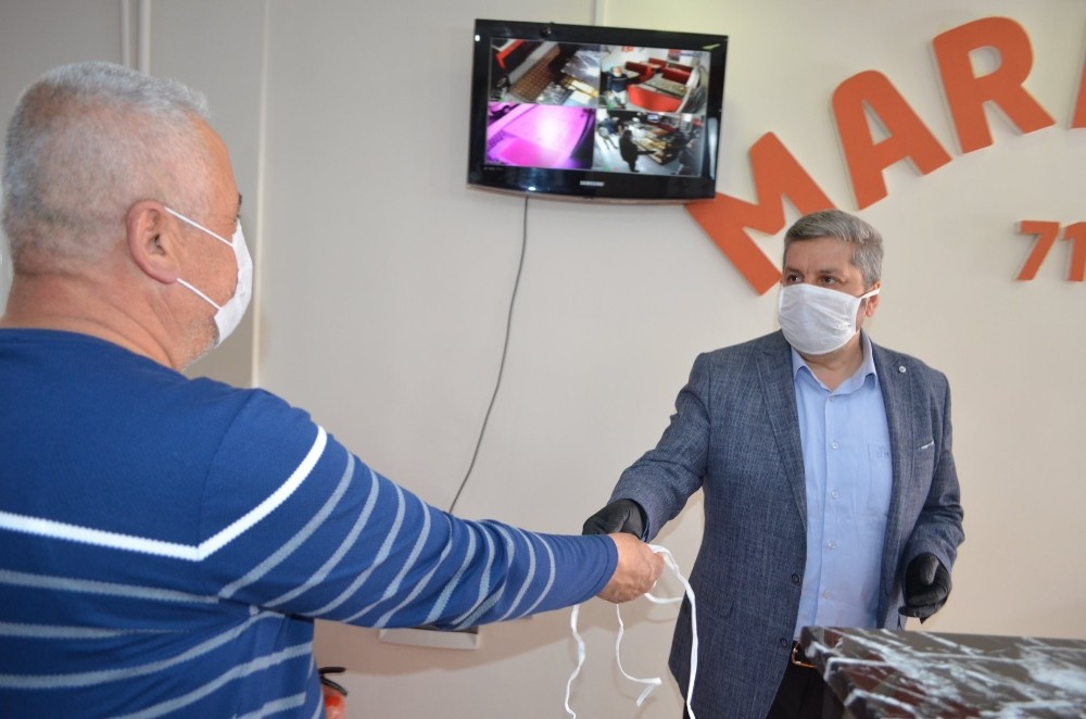 Bünyan Belediyesi esnaflara ücretsiz maske dağıtıyor 