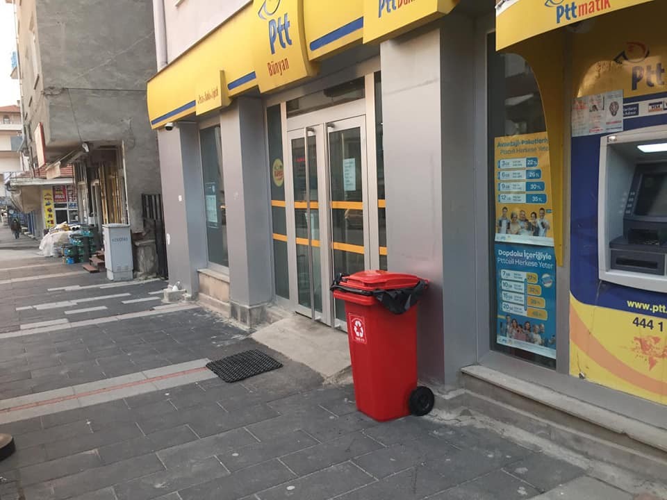 Bünyan Belediyesi maske ve eldivenlerin toplanması için özel tıbbi atık kutuları yerleştirdi 