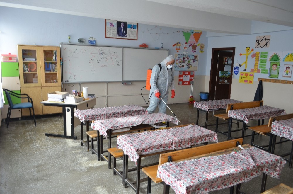 Bünyan Belediyesi okulları dezenfekte etti 