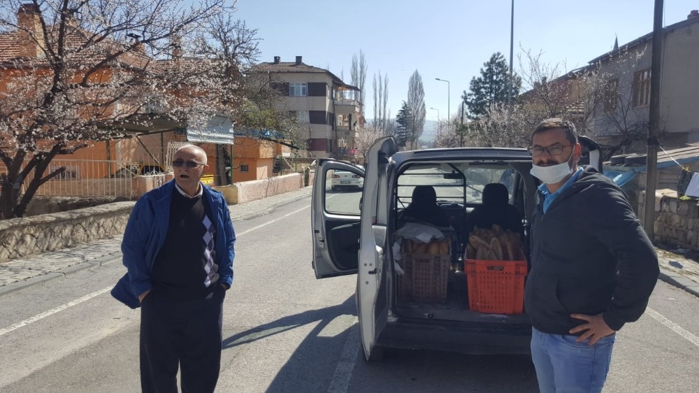 Bünyan Belediyesi sokak sokak ekmek dağıtıyor 