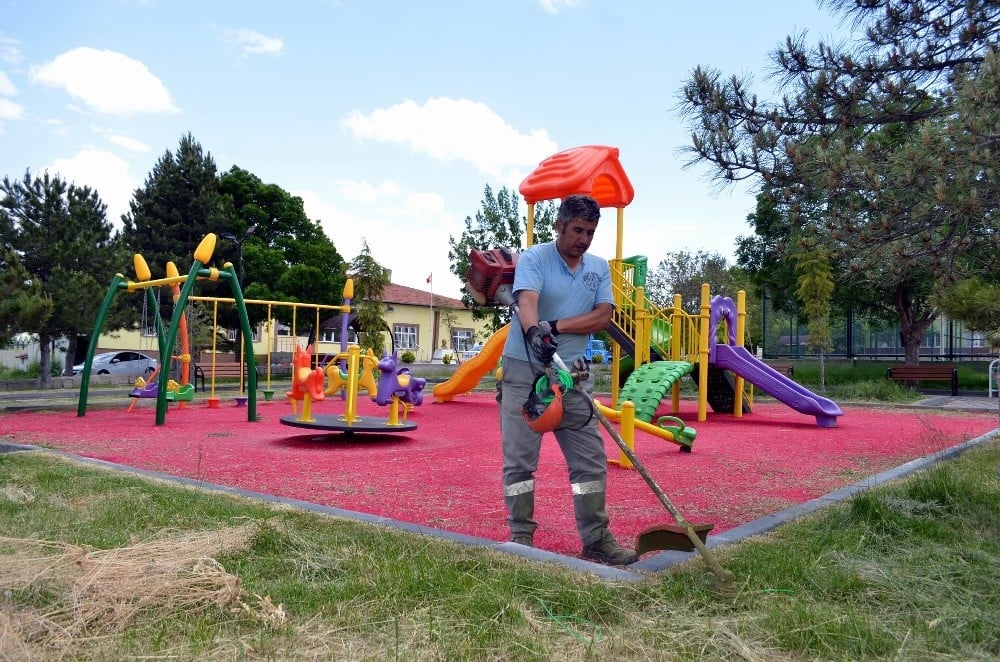 Bünyan Belediyesi tarafından çocuklar için parklar hazırlandı 