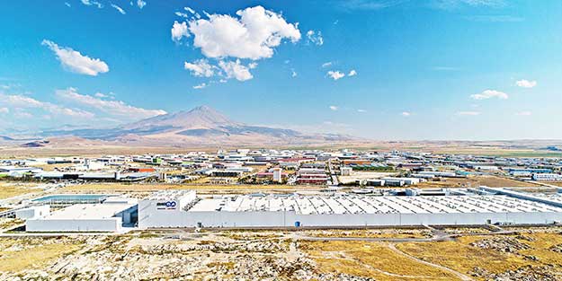 Burada lastikler havada uçuşuyor! En akıllı fabrika