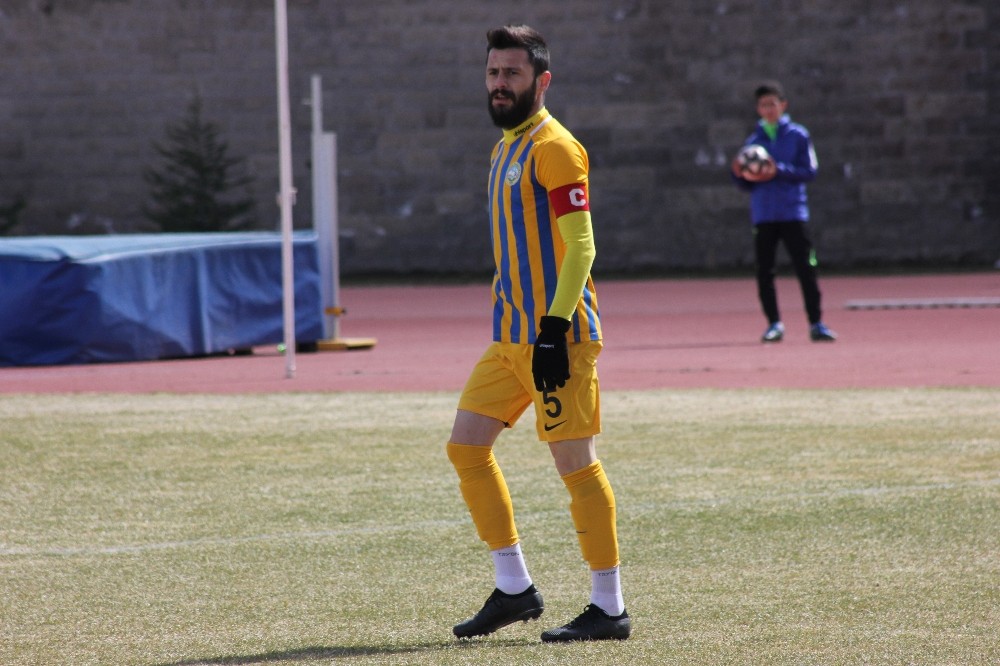 Burak Öztürk, yeniden Talasgücü Belediyespor’da 