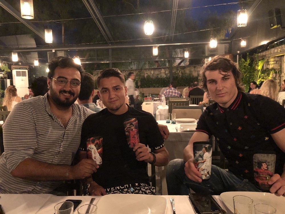 Burak Ulutaş, dünya yıldızları için üretiyor 