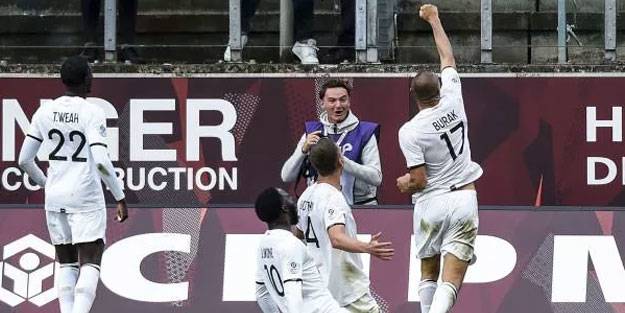 Burak Yılmaz Lille'yi sırtladı