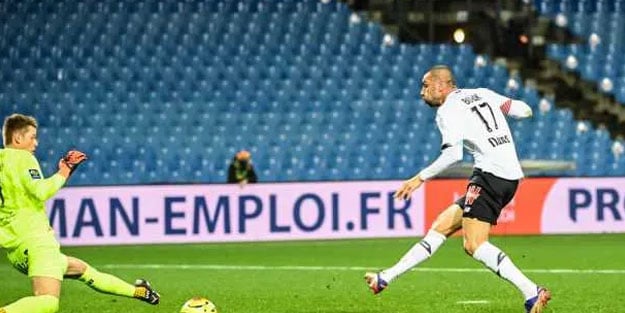 Burak Yılmaz Lille'yi son dakika golüyle kurtardı