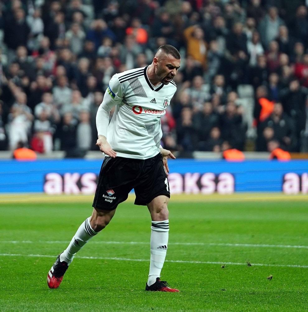 Burak Yılmaz’dan maaş indirimi haberlerine sert çıkış 