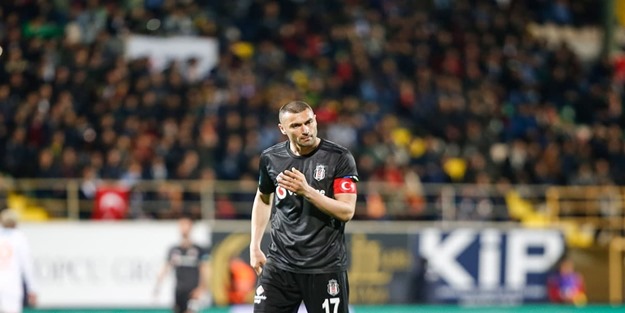 Burak Yılmaz'dan maç sonu açıklaması: Bir ölür, bin doğarız!