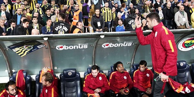 Burak'tan derbiye damga vuran el hareketi!