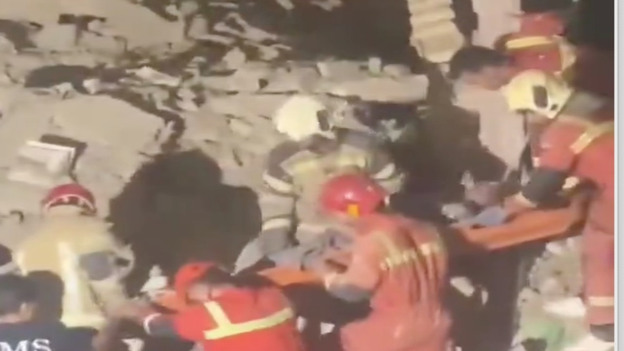 Burası Gazze değil, Tel Aviv! İran’ın füzeleri adeta cehennemi yaşattı! İsrail’de cesetler enkazlardan böyle çıkartılıyor