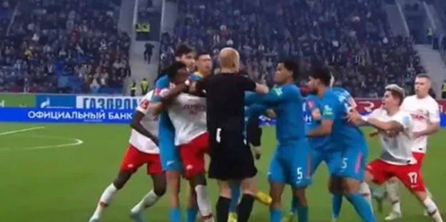 Burası ring değil, futbol sahası! Yok böyle bir kavga...