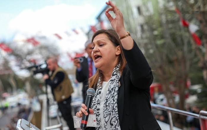 Burcu Hanım herkesi aptal yerine koyuyor! Şu rezalete bakın hele şu rezalete