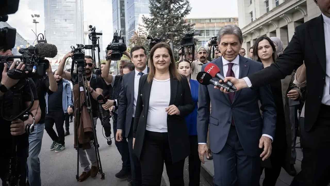 Burcu Köksal'dan CHP'ye anlamlı gönderme