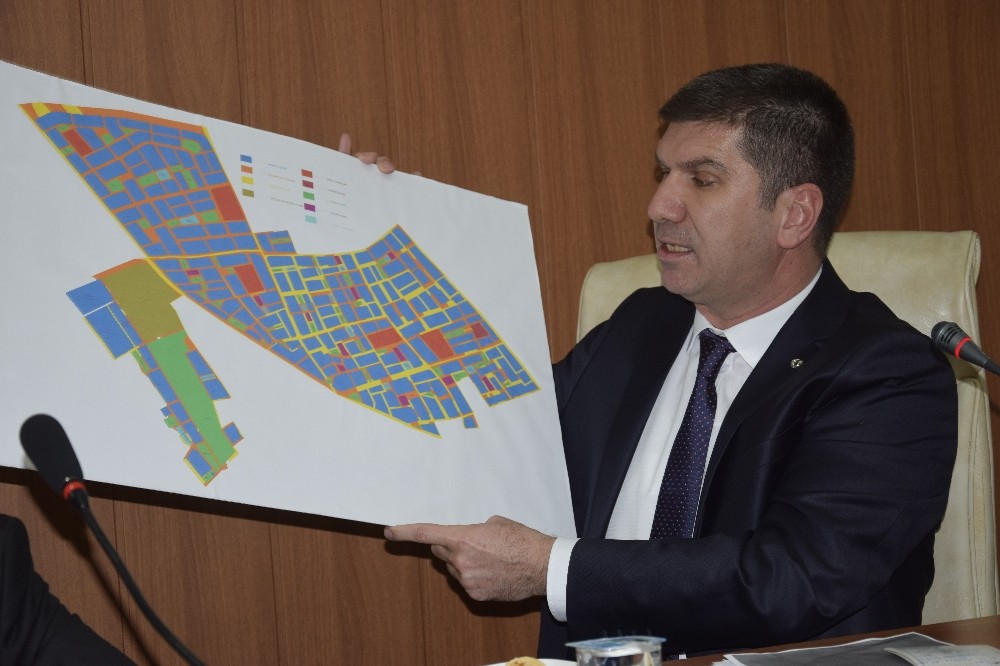 Burdur Belediye meclisinde, Türk Bayrağı’na yapılan saldırı kınandı 