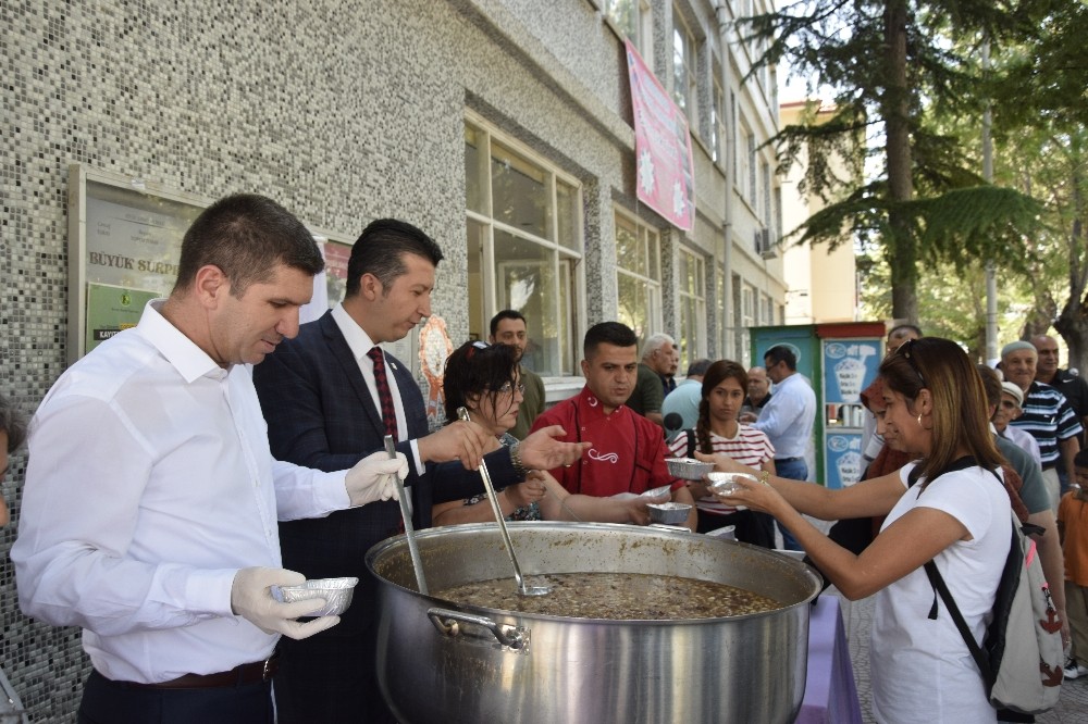 Burdur Belediyesinden 2 bin 500 kişilik aşure 