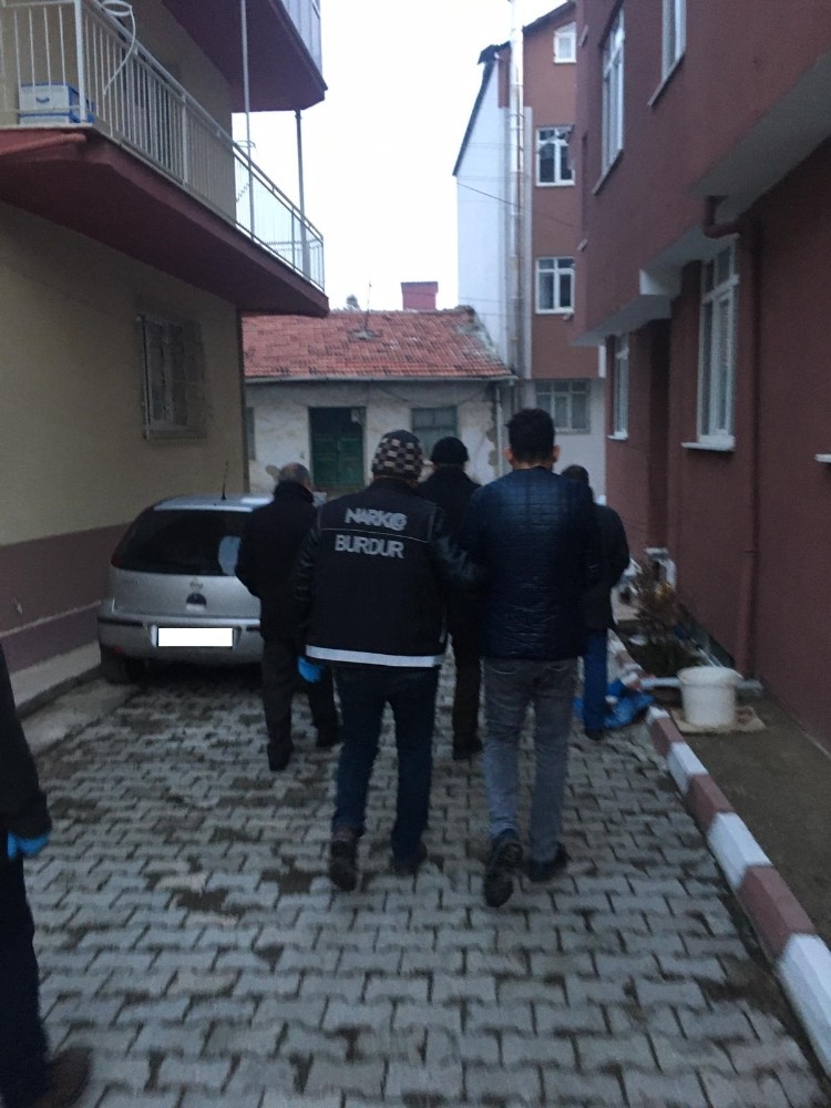 Burdur ve Denizli’de uyuşturucu operasyonu: 3 gözaltı 
