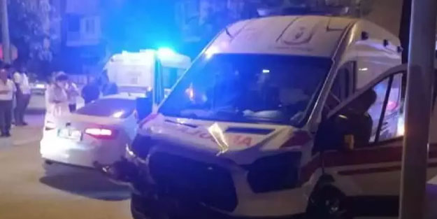 Burdur’da ambulans ile otomobil çarpıştı: 4 yaralı