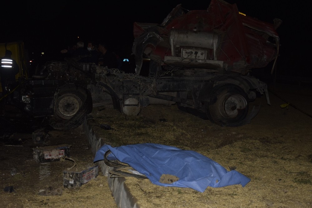 Burdur’da arpa yüklü tır yoldan çıkıp refüje girdi: 1 ölü 