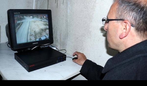 Burdur'da hırsızlardan bunalan muhtar mahalleyi kamerayla donattı