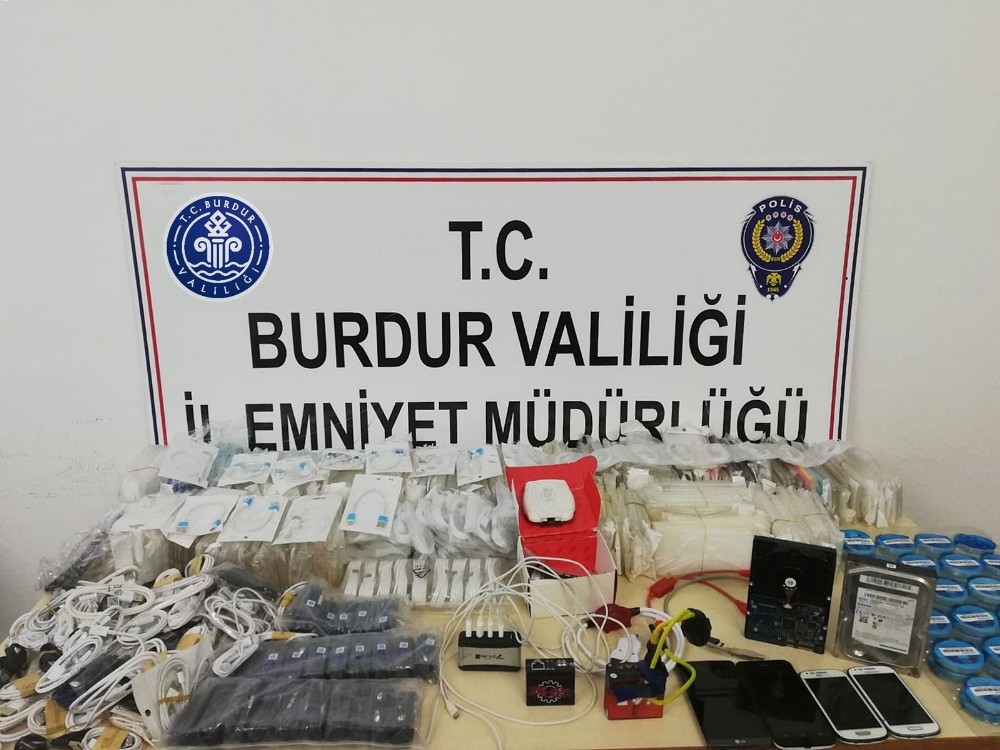Burdur’da kaçak telefon operasyonu 