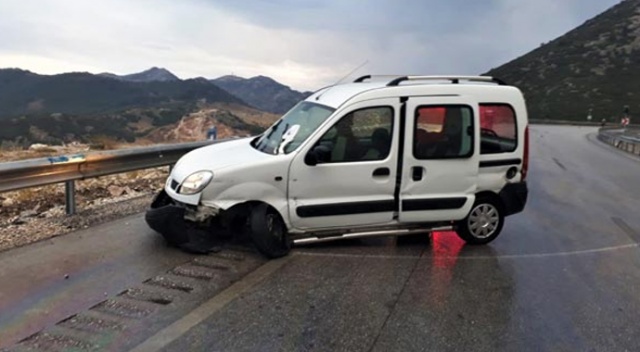 Burdur'da otomobil bariyere çarptı: 9 kişi yaralı