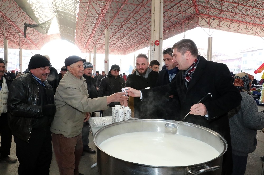 Burdur’da pazar esnafına sıcak süt 