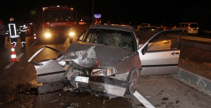 Burdur'da polisten kaçarken ters yönde kaza yaptı: 4 yaralı
