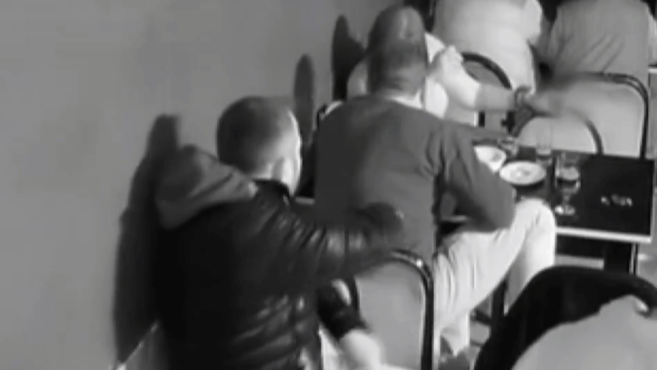 Burdur’da restoranda dehşet anları! Silahlı saldırı güvenlik kamerasında